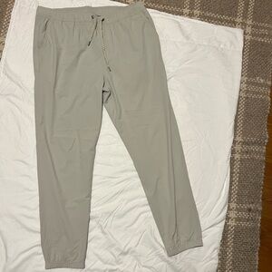 Vuori Men's Light Gray Kore Joggers